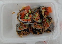 40k không đáng là bao nhưng khi mở hộp kimbap mua online ra, thực khách vẫn tức run người, dân mạng đều phán 1 câu