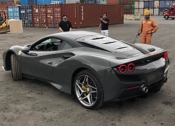 Ferrari F8 Tributo màu độc cập bến Đà Nẵng