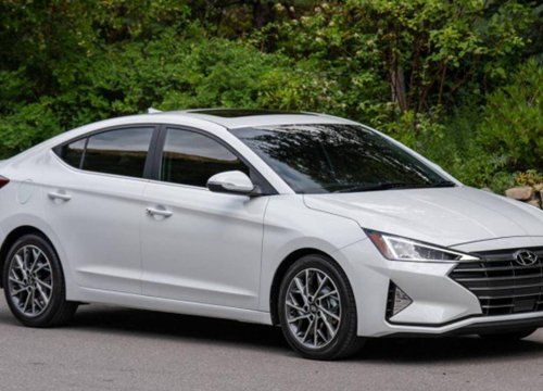 Hyundai Elantra giảm giá kịch sàn, cạnh tranh Kia K3