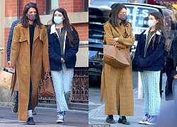 Katie Holmes trẻ trung đi dạo phố cùng con gái Suri