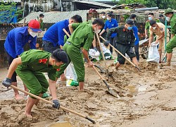 Mưa lớn, người dân núi Cấm mất ăn mất ngủ lo lũ bùn