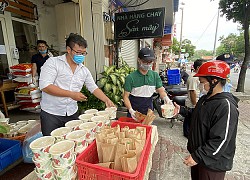 Ông bố thất nghiệp bật khóc, gạt sĩ diện xin cơm về cho con đói lả: Qua giờ có gói mì thôi