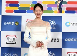 Yoona và 3 lần dự thảm đỏ Rồng Xanh: Đầu không xuôi hèn chi đuôi không lọt, hết váy nhăn đến phấn loang lổ, may mà visual đỉnh mới vớt vát được