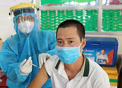 Bộ Y tế: Triển khai tiêm bổ sung, nhắc lại vaccine phòng COVID-19 từ tháng 12/2021