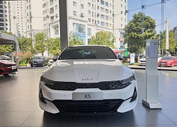 Cận cảnh Kia K5 GT-Line 2022 có mặt tại Việt Nam, giá hơn 1 tỷ đồng