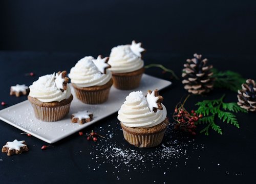 Làm bánh cupcake đơn giản cho bữa tiệc Giáng sinh