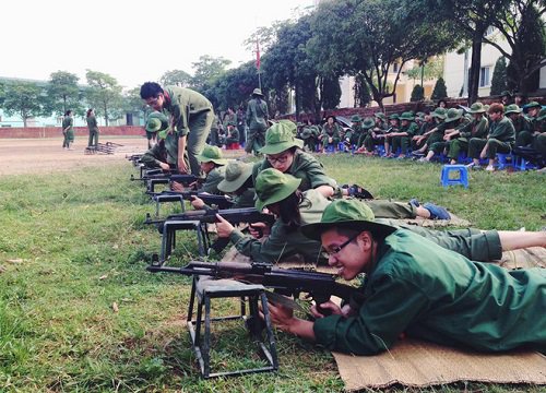 Giáo viên yêu cầu lôi hết giường, chiếu, chăn... ra giữa sân trường, tưởng được ngủ, nhưng hoá ra lại là môn học đáng nhớ nhất đời học sinh!