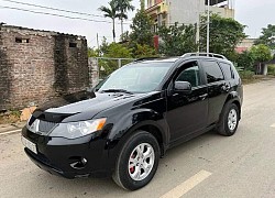 Lạ mắt Mitsubishi Outlander đời cũ tại Việt Nam