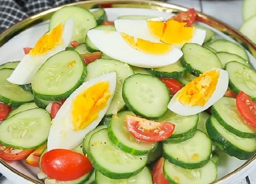 Salad trứng và dưa chuột muối