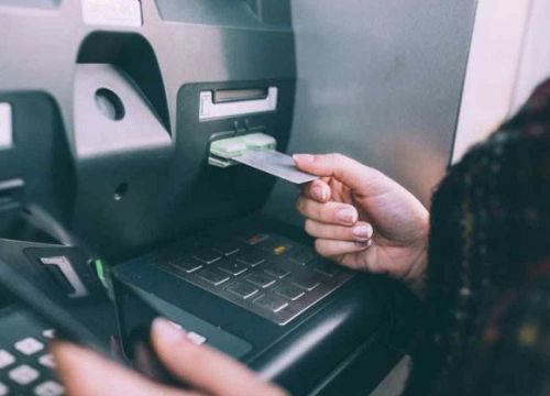 Thẻ ATM từ tiếp tục được lưu hành và rút tiền sau 31/12/2021