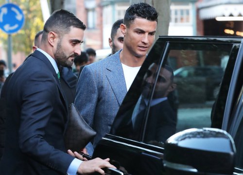 Vệ sĩ của Ronaldo bị điều tra vì làm việc bất hợp pháp