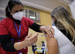 Chile, Peru thúc đẩy chiến dịch tiêm mũi vaccine ngừa COVID-19 tăng cường