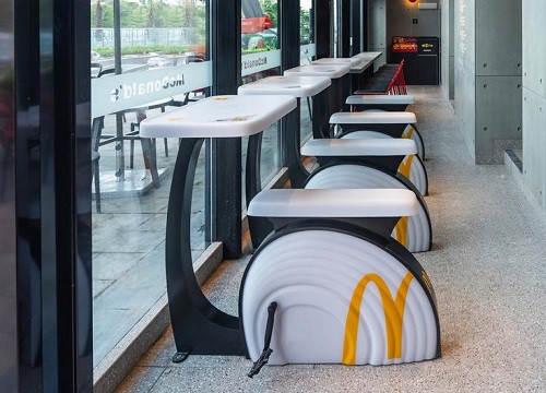 McDonald's thay thế ghế bằng xe đạp để bạn có thể vừa ăn vừa đốt calo