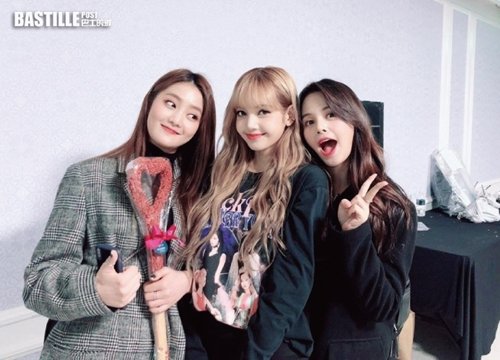 Tình bạn đồng hương thắm thiết của Lisa (BLACKPINK) và dàn idol Thái