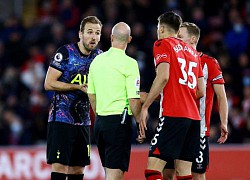 Tottenham bị 10 người Southampton cầm hòa