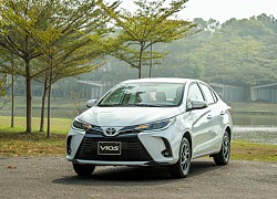 Toyota Vios giảm giá tới 45 triệu đồng, quyết giành "ngôi vương" doanh số