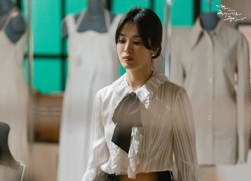 Tẩm ngẩm tầm ngầm mà Song Hye Kyo lại khiến 2 item trong phim mới "bay màu", netizen ngơ ngác vì còn chưa kịp thấy hot bữa nào