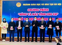 Thêm 2.000 máy tính bảng hỗ trợ học tập cho học sinh khó khăn Hà Nội