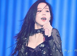 Bức ảnh "ảo ma" của Jisoo (BLACKPINK) khiến netizen tranh cãi: Thân hình ngoài đời đã chuẩn rồi, sao còn phải photoshop làm gì?