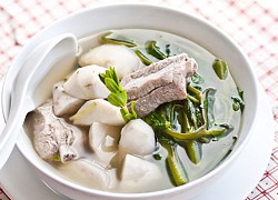 Canh rau muống khoai sọ