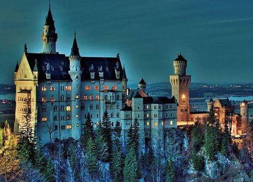 Castle Neuschwanstein: Lâu đài thực trong truyện cổ tích