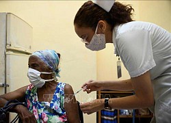 Cuba bắt đầu tiêm chủng rộng rãi mũi vaccine ngừa COVID-19 tăng cường