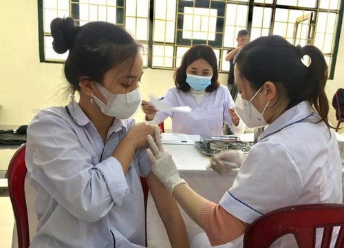 Đà Nẵng đẩy nhanh tiêm vaccine cho trẻ từ 12 tuổi trở lên