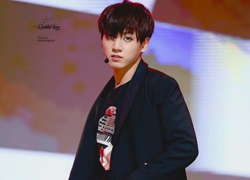 Đôi chân là điểm quyến rũ 'chết người' của Jungkook BTS