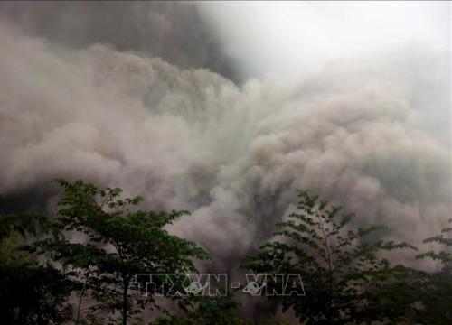 Ít nhất 13 người thiệt mạng do núi lửa phun trào tại Indonesia