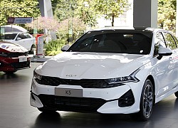 KIA công bố giá bán KIA K5, kịp xuất hiện để hưởng ưu đãi lệ phí trước bạ