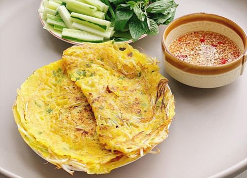 Mẹo pha bột bánh xèo vàng, giòn rụm