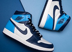 Cười ra nước mắt khi mua giày Nike Jordan "phake": Đế giày bong tróc, logo "bay màu" dính chặt vào bàn chân