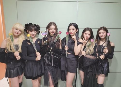 IVE đè bẹp thành tích của ITZY, BLACKPINK nhưng encore lại gây tranh cãi: Lạc giọng, thều thào vì mải khóc sụt sùi?