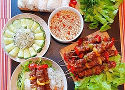 Nhờ chiêu ướp gia vị này, món thịt xiên nướng trở nên thơm nức