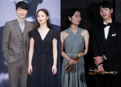 Song Joong Ki và Jeon Yeo Bin lộ 1001 hint đáng ngờ: Ôm hôn không rời ở hậu trường, "phát cẩu lương" ngay trên siêu thảm đỏ