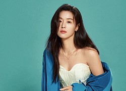 4 mỹ nhân sexy nhất nhì màn ảnh Hàn: Kim Hye Soo mặc "bốc" khỏi bàn, Jeon Ji Hyun -Son Ye Jin chớm hở bạo vẫn gây sốt