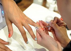 Cô gái đang làm nail bỗng co giật, bất tỉnh: Hãy chú ý phản ứng của người xung quanh!