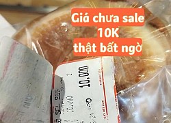 Đang hớn hở vì săn được chiếc bánh mì khuyến mại, chàng trai bỗng dở khóc dở cười khi phát hiện giá thật phía sau