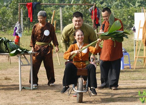 Điệu múa lá dong ấn tượng của người nông dân hiện đại trong "Làng vui"