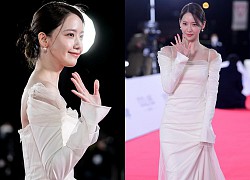 Hậu trường Yoona thử váy dự Rồng Xanh mà gây sốt: Hở bạo liệt khoe lưng trần sexy, không "bả mặt" còn xinh như nữ thần?