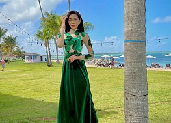 Hoa hậu Đỗ Hà diện áo dài hoạt tiết Rau má, tặng quà và đặc sản Việt Nam cho các thí sinh Miss World 2021