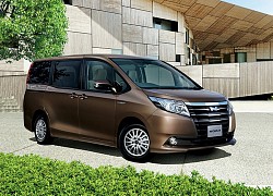 Toyota nhá hàng 2 minivan đàn em của Granvia, nếu về Việt Nam