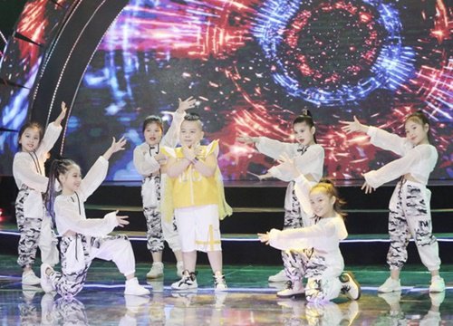 Muối Dubai Thí sinh nhí ấn tượng tại Super Idol Kids