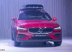 Volvo V60 Cross Country lần đầu ra mắt Việt Nam: Xe chơi cho đại gia, giá từ 2,55 tỷ đồng