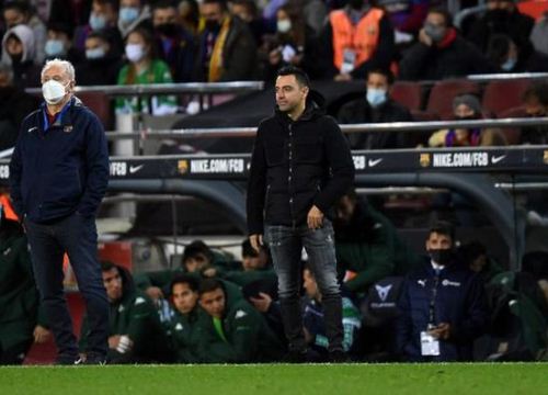 Xavi khẳng định Barca khó cứu chữa