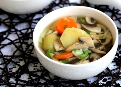 Canh khoai nấu nấm ngon lạ miệng mà dễ ăn