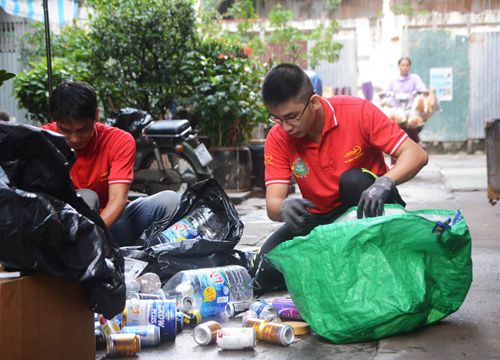 Cử nhân đại học lượm ve chai kiếm 70 triệu/tháng, từng tủi thân khóc giữa đống rác