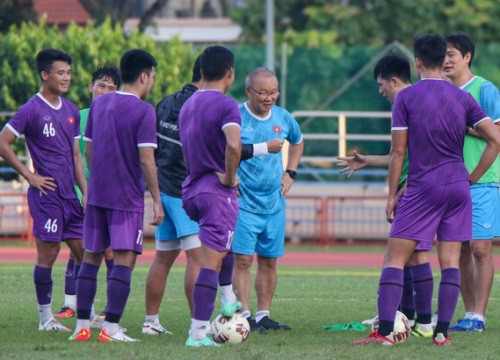 HLV Park Hang-seo phấn khích, ĐTVN liên tục cười đùa, sẵn sàng đại chiến Indonesia