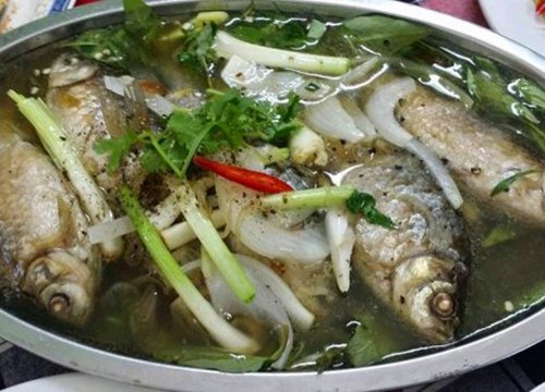 Món cá diếc hầm cho mẹ bầu thai nghén