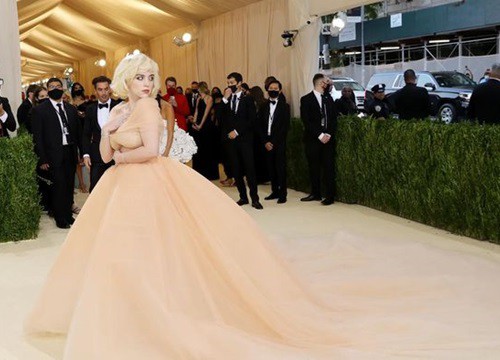 Billie Eilish xem nhẹ dàn khách mời Met Gala